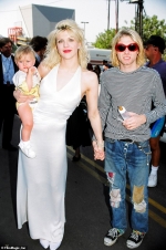 Courtney Love leaves moving comment under snap of late husband Kurt Cobain