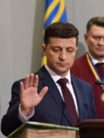 Zelensky sworn in as Ukrainian president