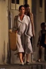 Victoria looks stylish in an oversized shirt dress while husband David