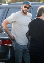 Liam Hemsworth rocks a casual T-shirt as he enjoys shopping outing