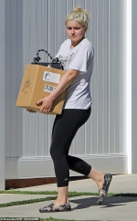 Ariel Winter does some heavy lifting as she runs errands in LA dressed