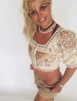Britney Spears gushes about chic Moroccan top as she shares another smiley selfie series...