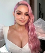 Ariel Winter re-dyes her pink locks and glams up for the American Humane