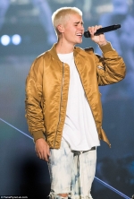 Accident-prone Justin Bieber slips and suffers ANOTHER embarrassing