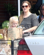 Drew Barrymore grabs groceries with daughter Frankie as it's revealed she's in talks