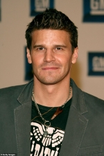 David Boreanaz weighs in on the Angel or Spike debate with Stacey Abrams... after Sarah Michelle Gellar reacts