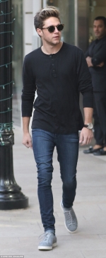 One Direction's Niall Horan strolls around Beverly Hills stores...