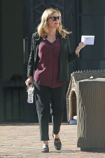 'Pregnant' Kirsten Dunst conceals belly underneath suit and baggy