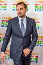 Leonardo DiCaprio looks smart in a jacket and tie at Goed Geld