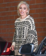 Gwen Stefani steps out in wintry oversized sweater while running