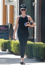 Charlize Theron works up a sweat at SoulCycle before grabbing