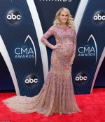 Carrie Underwood reveals she's having another baby boy ...