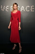 Uma Thurman stuns in stylish red dress that shows off her model