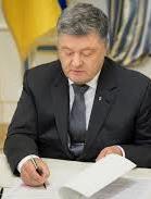 Poroshenko signs law banning Russians from being observers in Ukraine elections